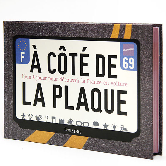 Livre jeu pour jouer en Voiture avec les départements France À côté de la  plaque