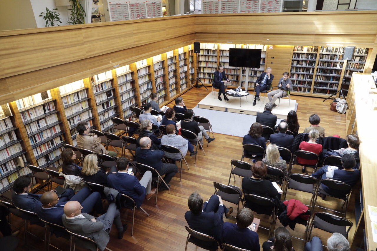 Vue d'ensemble de la salle de conférence, bibliothèque culturelle du ministère